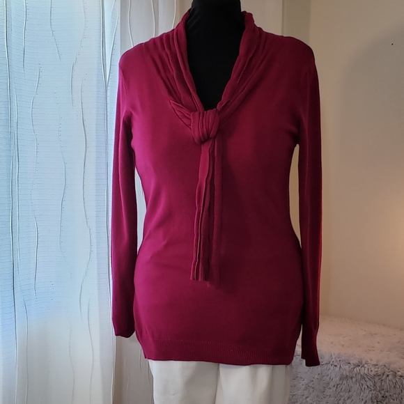 Fushsia knit sweater with attached tie - Picture 1 of 2
